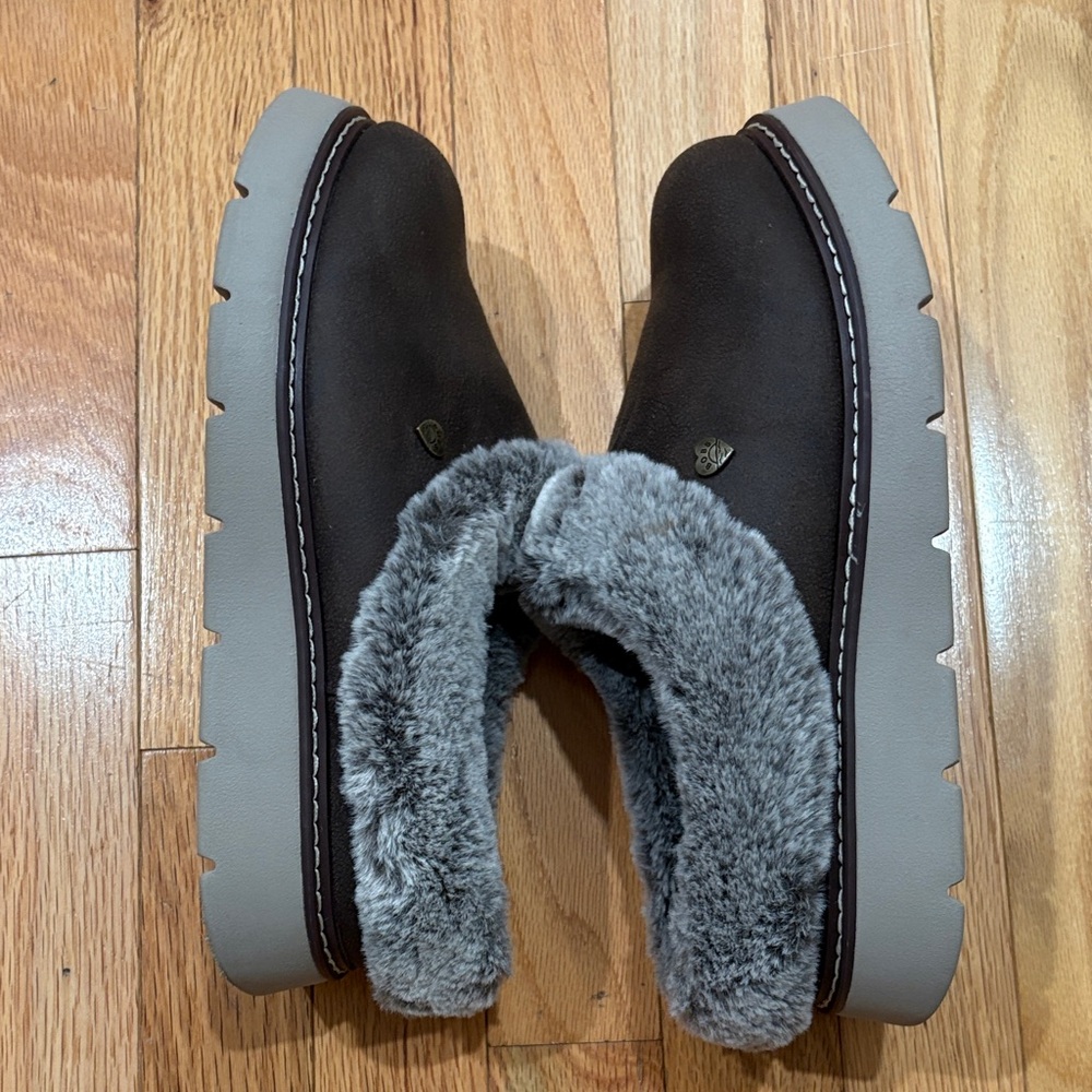 NWOT Bobs For Skechers Chocolate Faux Fur Slippers - Picture 6 of 9
